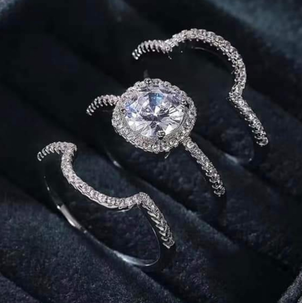 Silver plated nice looking comfortable sz 6 cz ring NWT